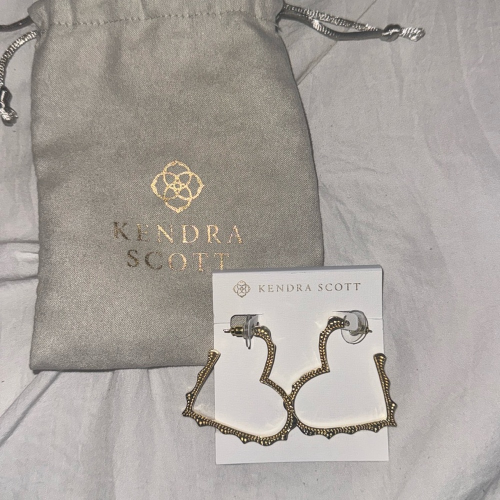 Kendra Scott - Heart Earrings, brand new.
